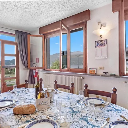 Casa Malpensata: View Garden House - Happy Porto Valtravaglia
