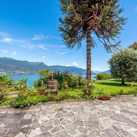 Casa Malpensata: View Garden House - Happy Apartment Porto Valtravaglia